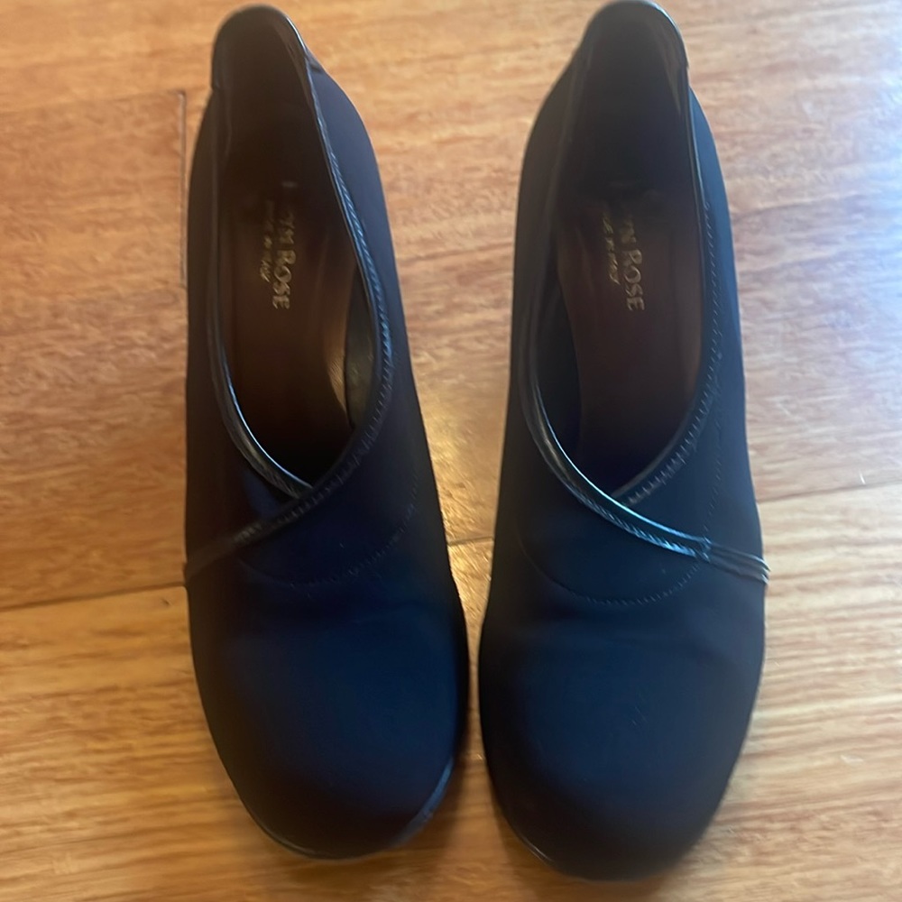 EUC Taryn Rose heels